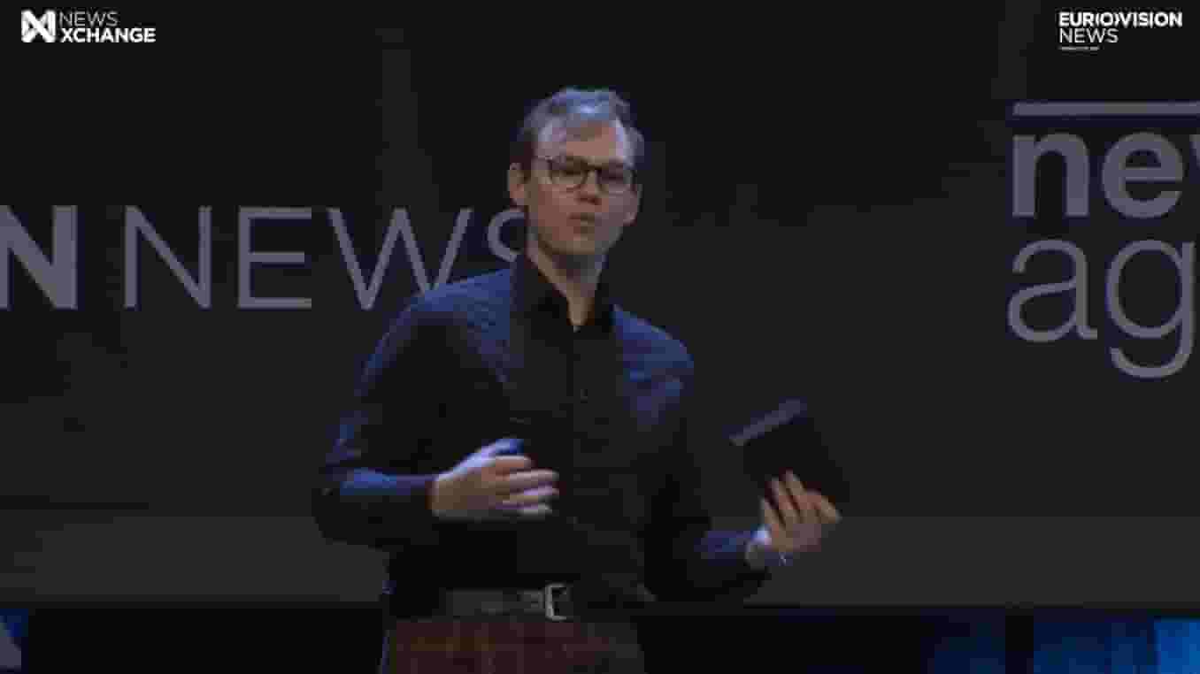 Lucas presenting at NewsXChange 2023 in Dublin.
